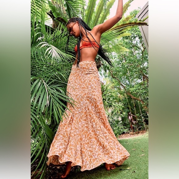 Free People Lilith Cream & Orange
Floral Print Maxi Skirt Size 2 NWT Beautiful!! - Picture 2 of 7